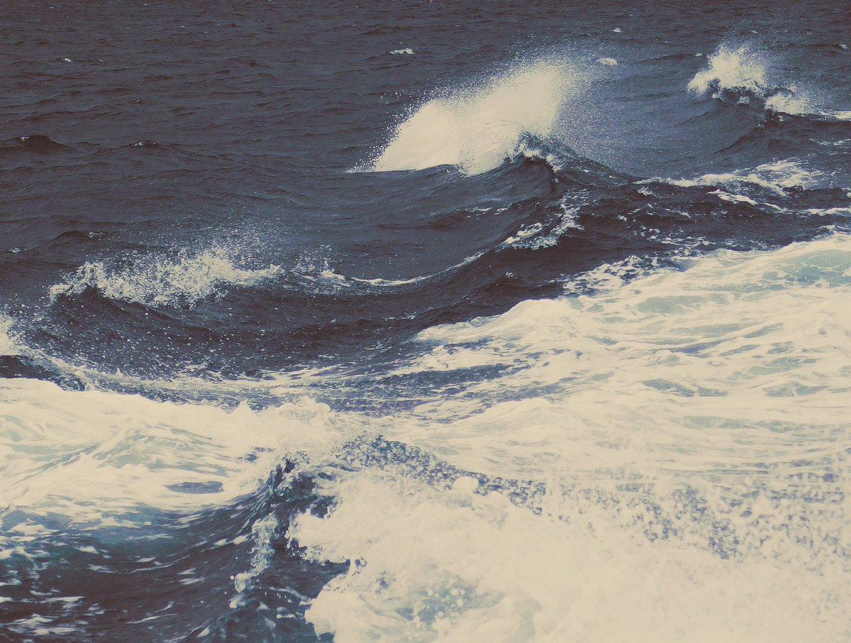 vivrelamer's tweet image. it felt like a cold day. the rain falling softly as i stood in this boat, mesmerized by the dancing waves