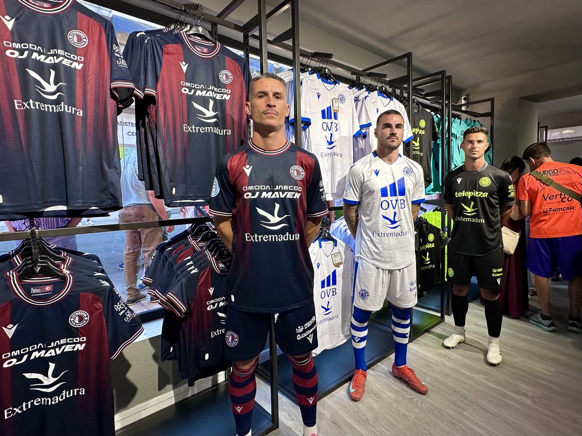 ¿Os vais a quedar sin ver la tienda oficial? 👀

¡Venga que os estamos esperando! 🫣