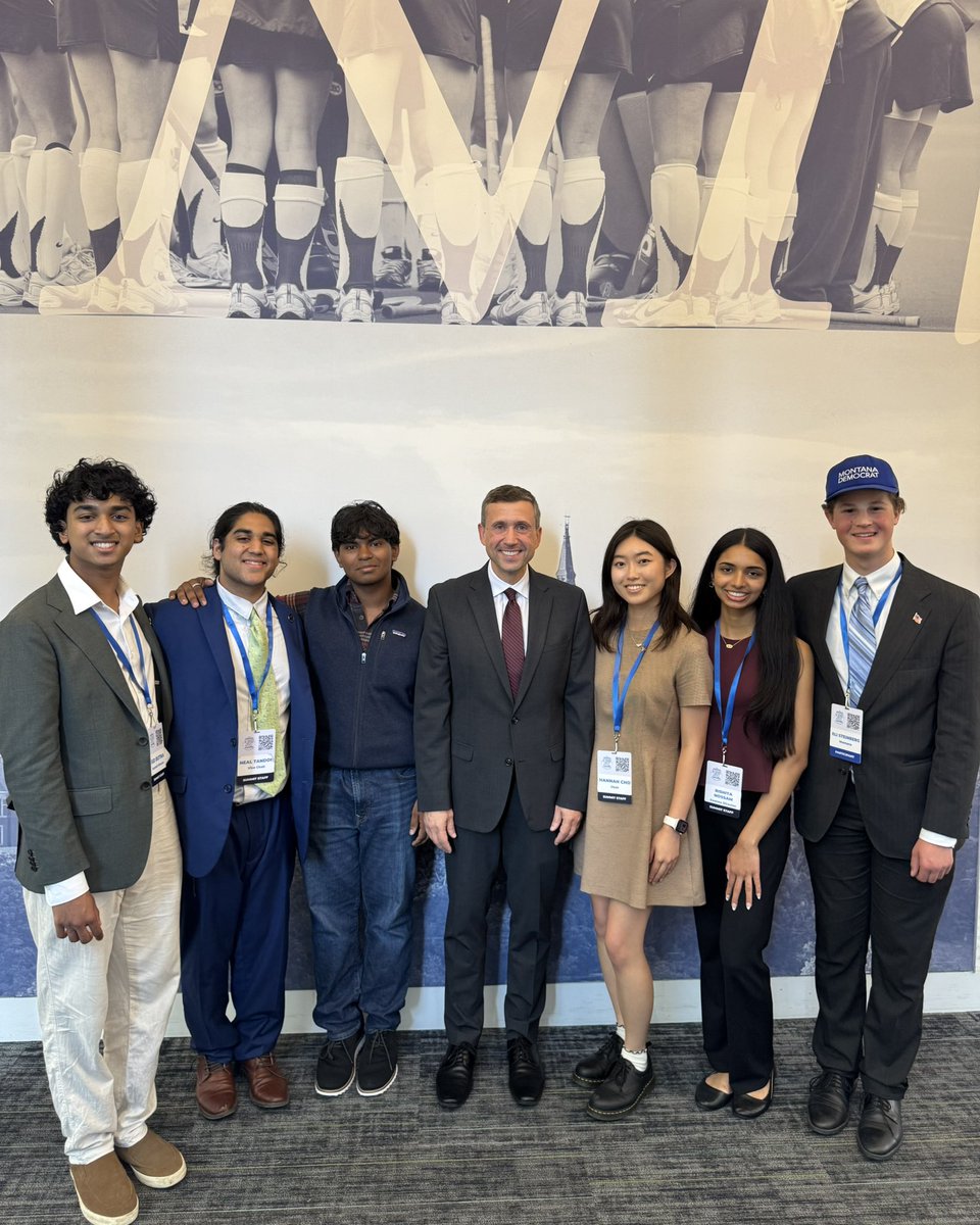 The future of youth organizing isn’t about working in silos- it’s about collaboration, standing on business, and showing up together

Thank you @kenmartin1973 for always standing with us <a href="/hsdems/">High School Democrats of America</a> looking forward to another great year of collaboration and youth organizing 🩵