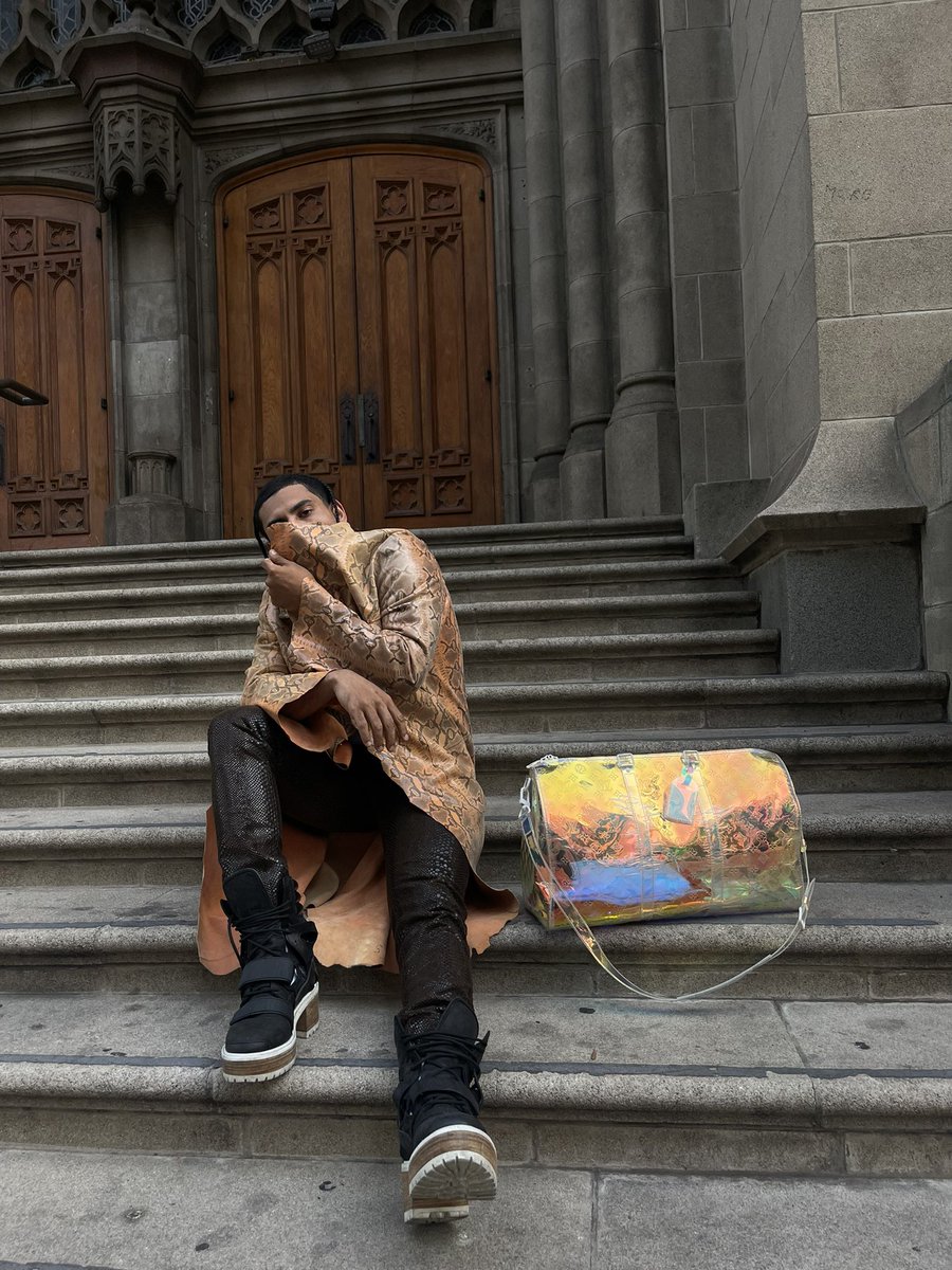 YvngJac's tweet image. 🐍skin trenchcoat
