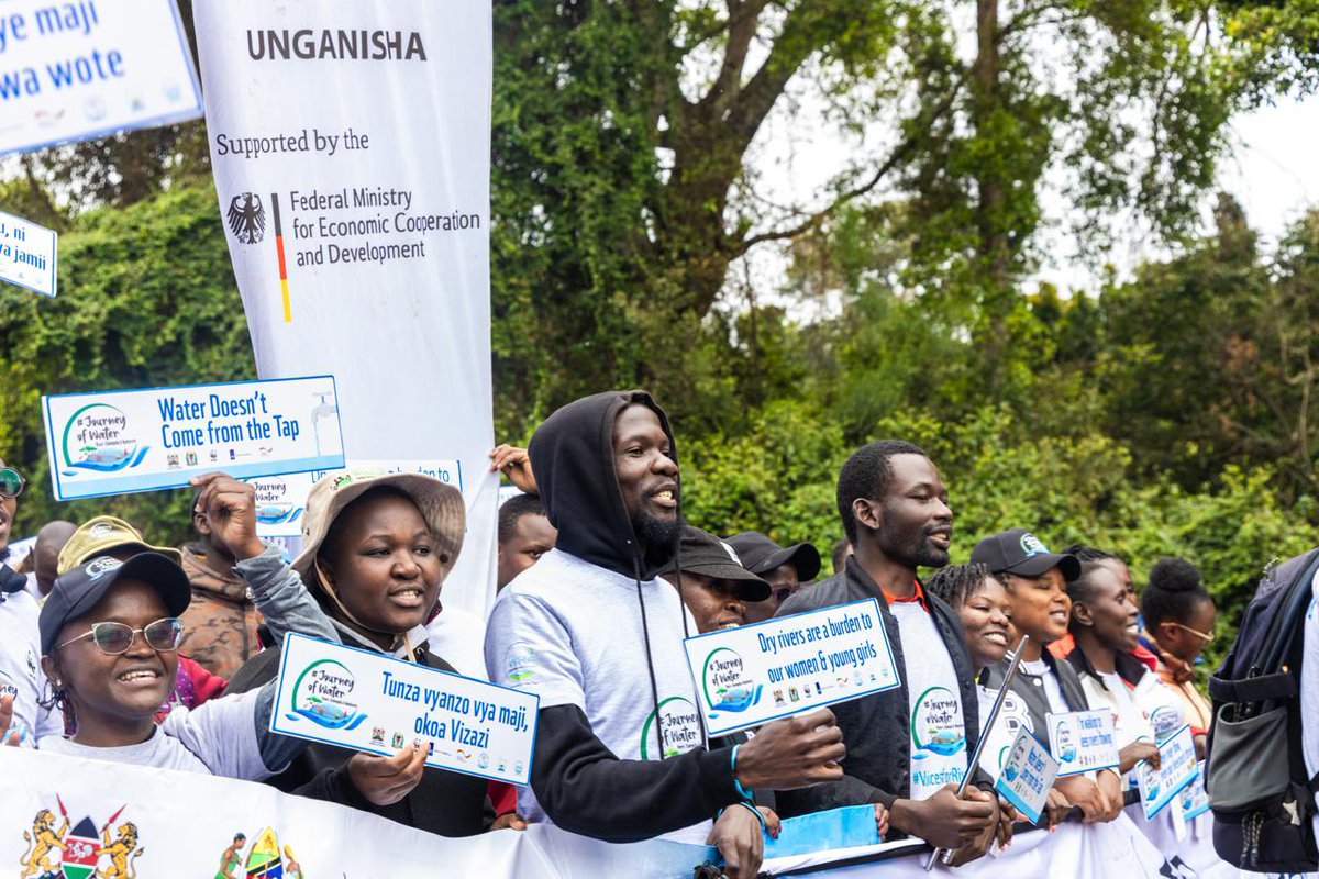 jaonduto's tweet image. Protecting the catchment for water doesn&apos;t come from the tap.

The 4th edition of #journeyofwaters commenced in Tanzania at River Kimengelia .
Walking to give the rivers voices and protect our abundant natural resource
#tunzamitoboreshamaisha 
#voices4rivers 
@kiolijohn