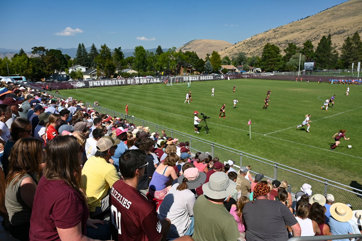 UMGRIZZLIES's tweet image. Griz Soccer averaged more than 700 fans per game in 2024, a figure that ranked in the top 60 nationally and ahead of 24 Power-5 programs!
We can't wait to see @MontanaGrizSOC fans fill South Campus Stadium again this fall! #GoGriz