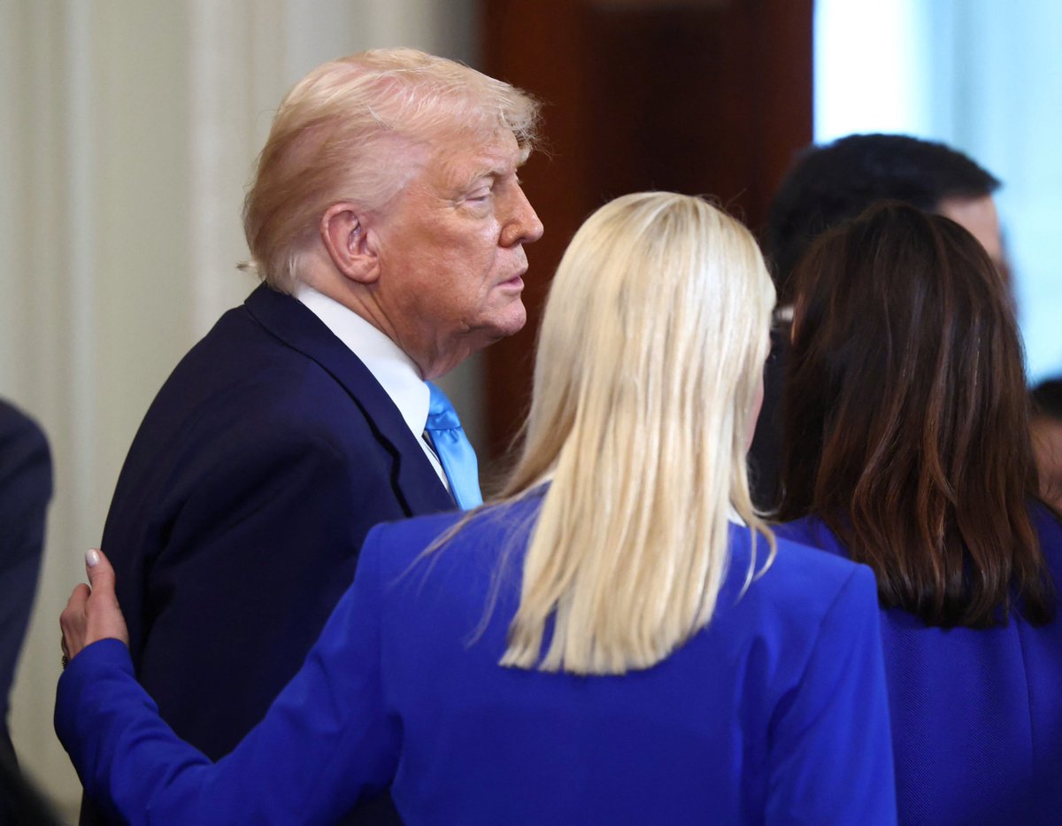 🚨🚨🚨 BREAKING WSJ:

The Department of Justice told Trump in May that his name is IN the Epstein Files.

When Justice Department officials reviewed what Attorney General Pam Bondi called a “truckload” of documents related to Jeffrey Epstein earlier this year, they discovered