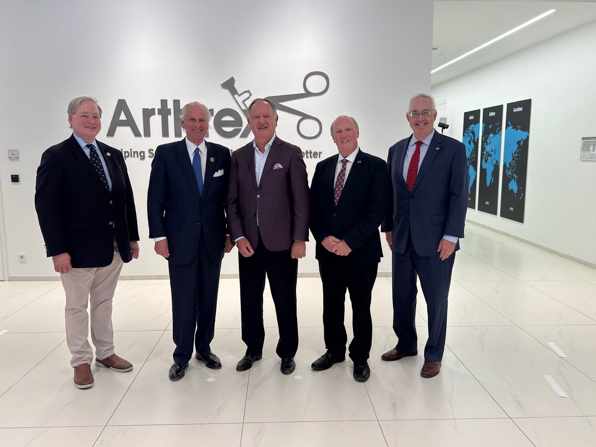 henrymcmaster's tweet image. It’s been a productive few days in Germany visiting Siemens, Fraunhofer, Bosch, Arthrex, and Mercedes-Benz. By strengthening our partnerships with these top companies, we maintain South Carolina’s competitive edge in the ever-accelerating race for new jobs and capital investment.