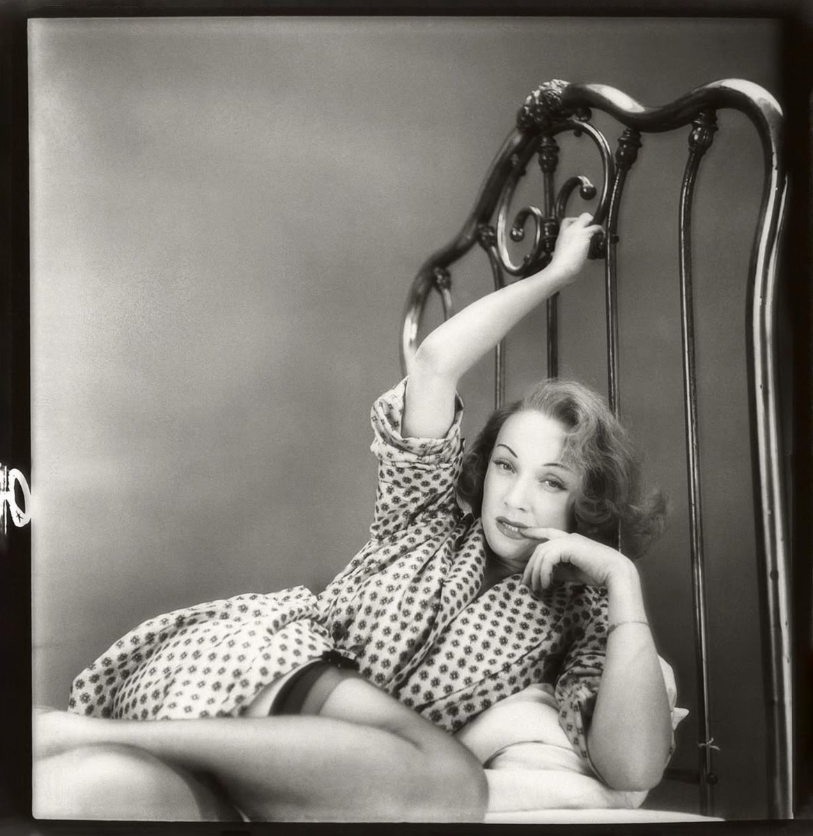 HGACinema's tweet image. Marlene Dietrich photographed by Richard Avedon for Harper's Bazaar, 26th May 1948.