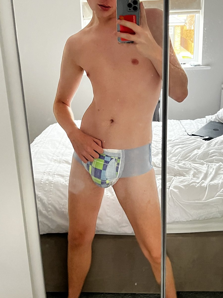 Back off holiday and straight back into pullups 🙂‍↕️

#abdl #abdlboy #diaperboy