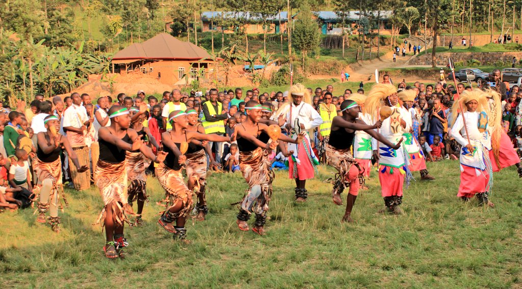 Mu bikorwa byo gutangiza gahunda y'Intore mubiruhuko urubyiruko rwagaragaje impano bifitemo