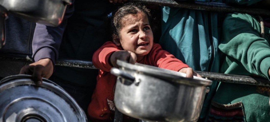 Gazze’li insanlar açlığa mahkum edildi. Çocuklar açlıktan ölüyorlar. #FreePalestine
