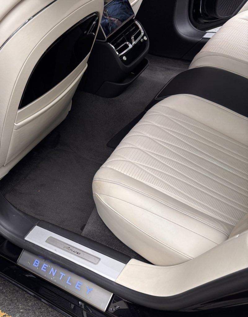 MARINELLO in a Bentley <a href="/AGC_LONDON/">Art Gallery</a>