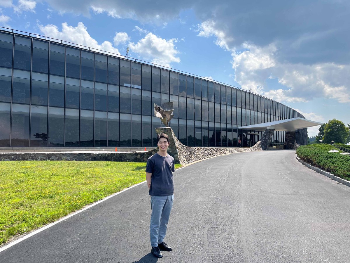 UChicagoPME's tweet image. UChicago PME Quantum Engineering PhD student Su-un Lee is spending the summer interning with the #quantum algorithms team at @IBM. He has the opportunity to participate in large-scale collaborations with many theorists and experimentalists.

Read his Q&amp;amp;A in UChicago PME’s…