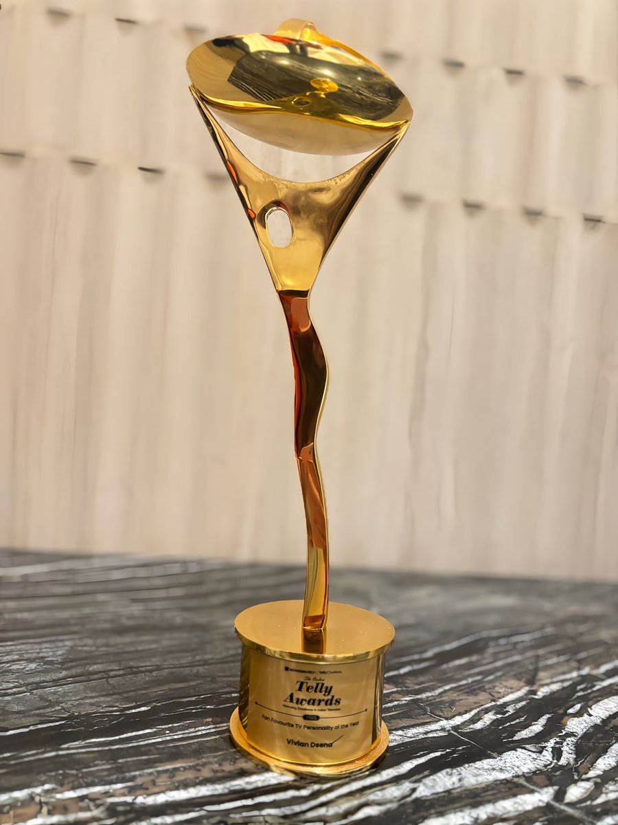 naaazzz31's tweet image. Love translates to gold✨ 🏆
The true power of #VDians on full display More than an award is a testament to the incredible bond between Dsenaaa and his VDians
Proud moment as he takes home Fan Favourite TV Personality of the Year at the Indian Telly Awards 2025
#VivianDsena