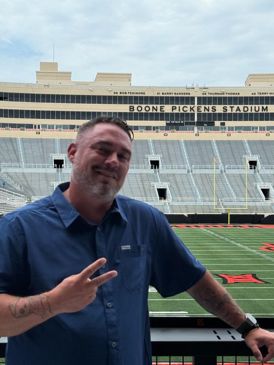 StillH2🤠Dad (@stillh2odad) on Twitter photo When you have a lifelong <a href="/BuffaloBills/">Buffalo Bills</a> fan in town for a program your dept is hosting, you GOTTA take him to see <a href="/thurmanthomas/">Thurman Thomas</a> name in the Ring of Honor inside BPS! Hope you enjoyed the quick tour, Shon! #OkState #Legend #BillsMafia When you have a lifelong <a href="/BuffaloBills/">Buffalo Bills</a> fan in town for a program your dept is hosting, you GOTTA take him to see <a href="/thurmanthomas/">Thurman Thomas</a> name in the Ring of Honor inside BPS! Hope you enjoyed the quick tour, Shon! #OkState #Legend #BillsMafia