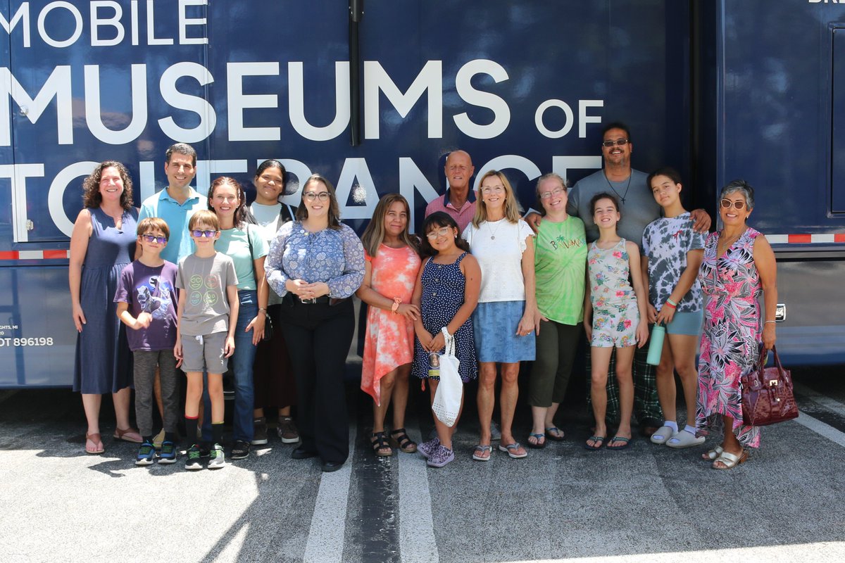 MobileTolerance's tweet image. The Florida Mobile Museum of Tolerance made a great stop at the Greenacres branch of the @pbclibrary! 🚌📚
We parked right outside the library so people could put down their books and hop aboard for an immersive program on #tolerance and mutual understanding. Kids, teens and…