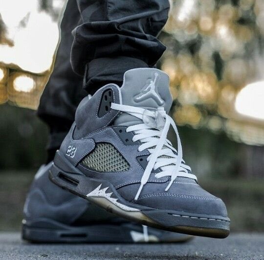 houseofheat's tweet image. Air Jordan 5 Retro "Wolf Grey" Releases January 10, 2026 🐺
Details: hoh.news/LBNk0i8AU