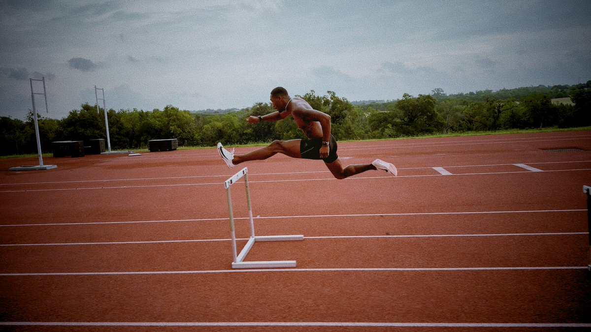 trackallaccess's tweet image. After a hiatus for U.S. Air Force service, Amere Lattin gets in a workout on just his 60th day back training.
The Workout:
2x200m hurdles (1 min rest)
15 min recovery
2x200m hurdles (1 min rest)