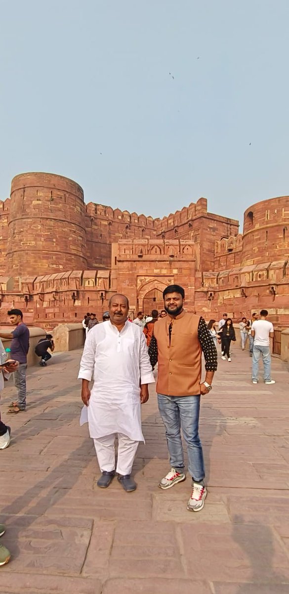 syedasimwaqar's tweet image. कर्मठ और जुझारू पार्टी के वफादार साथी छोटे भाई Aziz ur rehman खालिद को जन्म दिन की बहुत बधाई ,
मेरी दुआ है तुम निरंतर आगे बढ़ते रहो