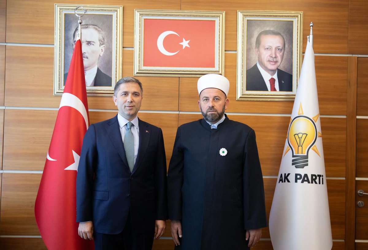 RifatFejzic's tweet image. Sa potpredsjednikom AK partije za međunarodnu saradnju, @SirakayaZafer u Ankari. Zahvalan na bratskom prijemu i prijateljskom razgovoru!
🤲🇲🇪🤝🇹🇷🤲
AK Parti Genel Başkan Yardımcısı, Dış ilişkiler Başkani, @SirakayaZafer'e nazik kabulleri için teşekkür ediyorum.