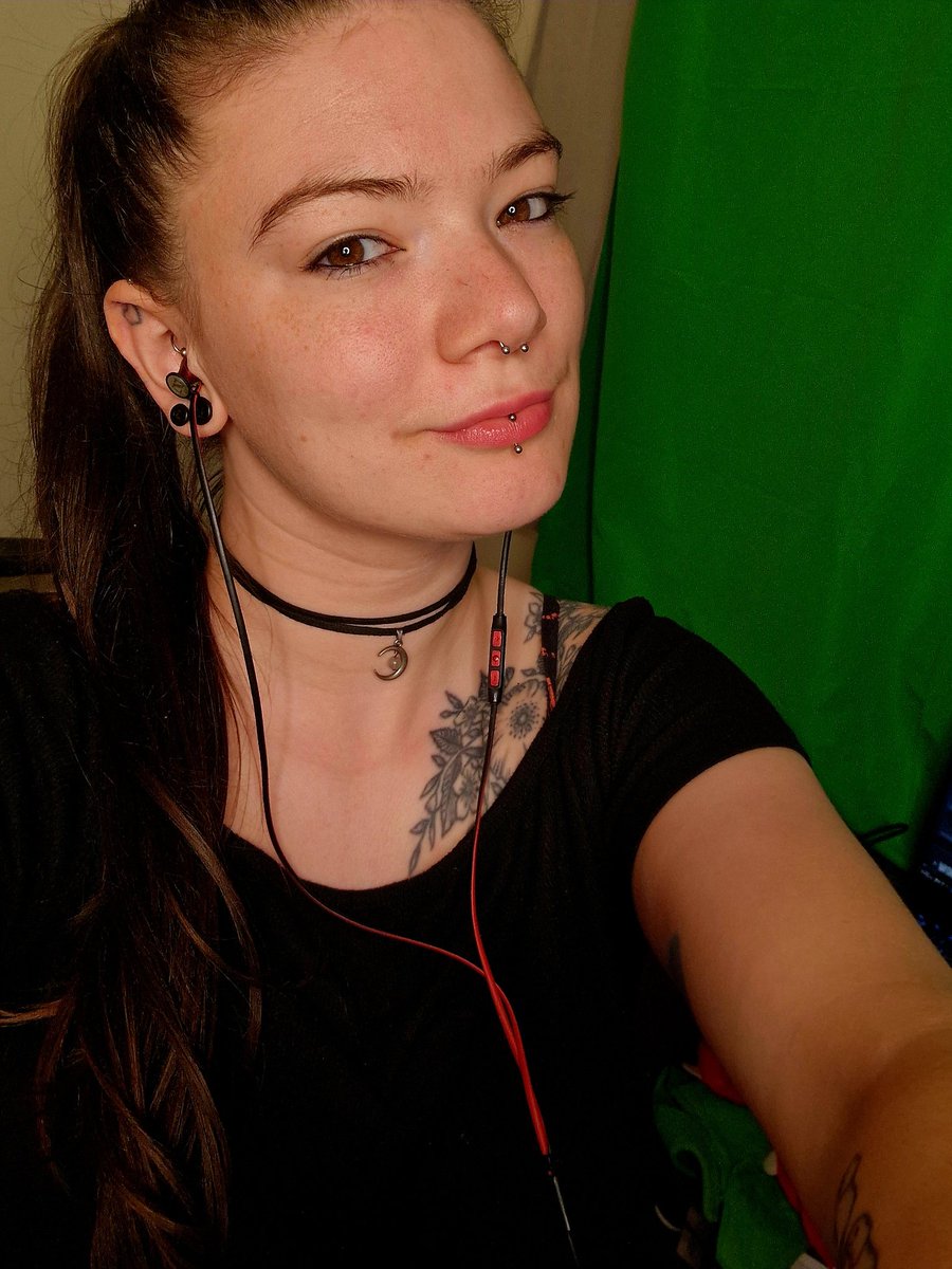 EmberShadow2's tweet image. Its #indiegame night!
We'll be starting off with Liqueur Stpre Simulator and maybe drink some of our stock whilst we're at it 👀
twitch.tv/embershadow2019
