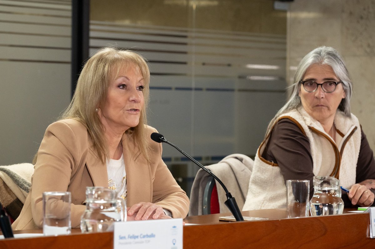 Parlamento_UY's tweet image. 👉 Con la presencia de la Presidenta de la Asamblea General @CosseCarolina, se desarrolló el 1er. Foro Nacional de Transporte Multimodal de Carga y Pasajeros.
(+) goo.su/fmYy