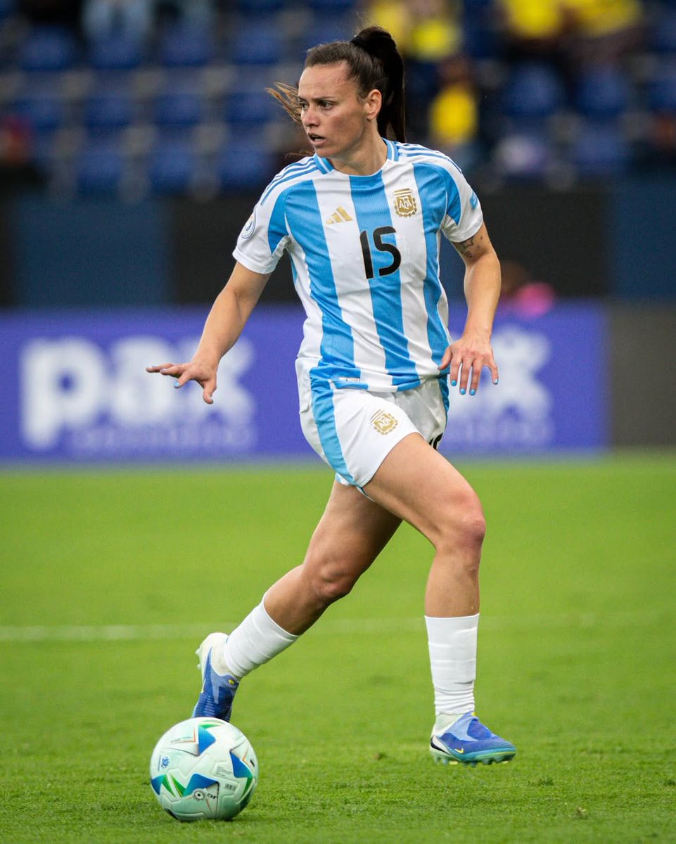 FutFemSCP's tweet image. Flor Bonsegundo foi suplente utilizada na vitória da Argentina 🇦🇷 frente ao Peru por 1-0, garantindo assim a passagem às meias-finais da #CopaAméricaFEM 👏 #LeoasNasSelecções