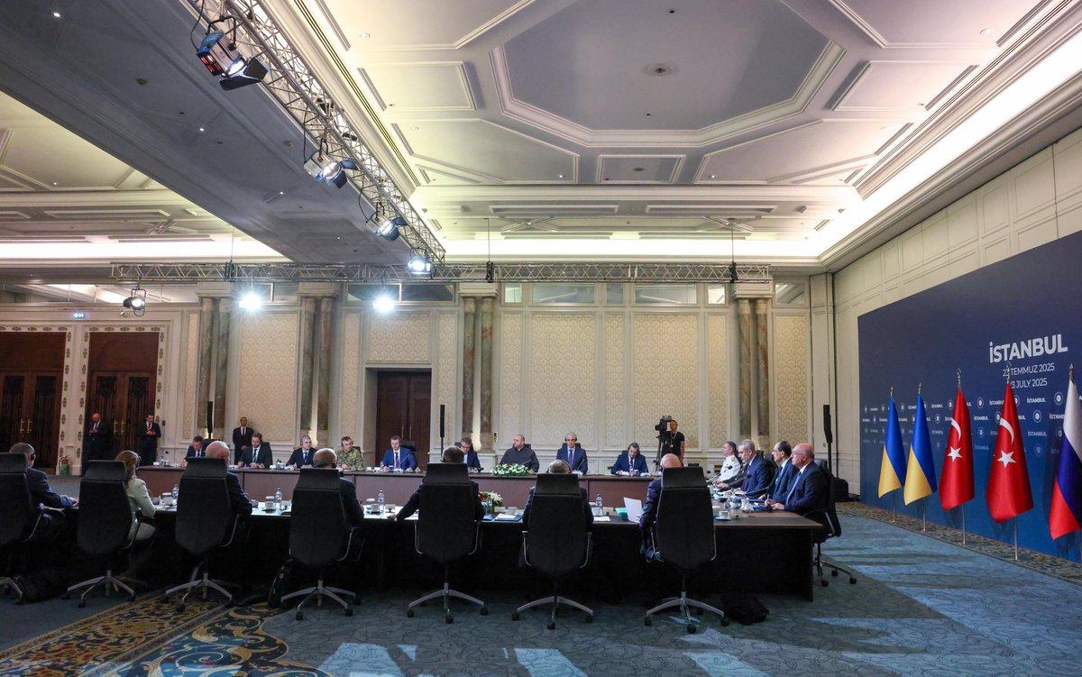 Minister of Foreign Affairs <a href="/HakanFidan/">Hakan Fidan</a> hosted the Türkiye - Russian Federation - Ukraine Trilateral Meeting, in İstanbul. 🇹🇷🇷🇺🇺🇦