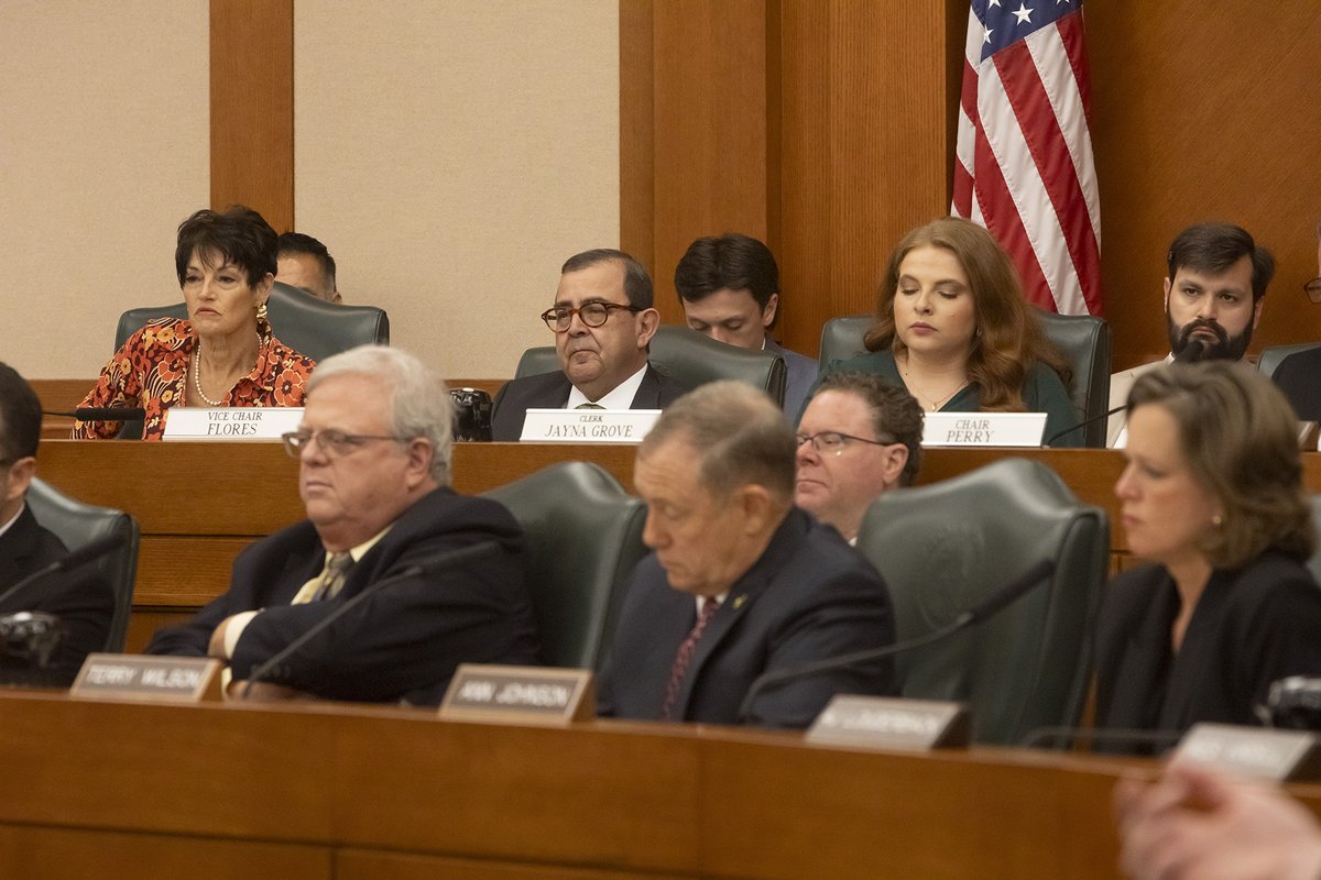 PeteFlores_TX's tweet image. As Vice Chair of the Senate Select Committee on Disaster Preparedness and Flooding, I joined my House and Senate colleagues, alongside @chiefkidd, to review the response to the July 4th flash flood. We're working diligently to strengthen Texas’s disaster readiness. #txlege