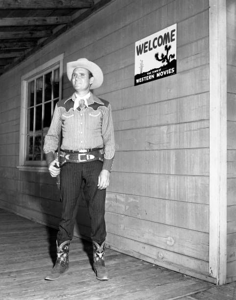 CitizenScreen's tweet image. "The Gene Autry Show" debuted on CBS on July 23, 1950, and aired for 91 episodes until August 7, 1956.