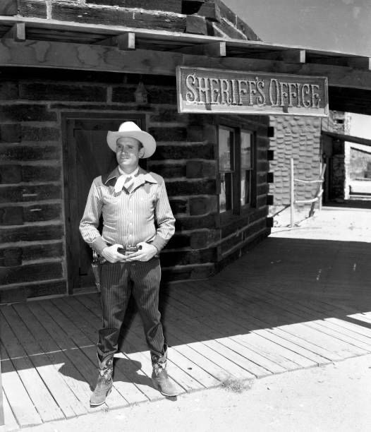 CitizenScreen's tweet image. "The Gene Autry Show" debuted on CBS on July 23, 1950, and aired for 91 episodes until August 7, 1956.