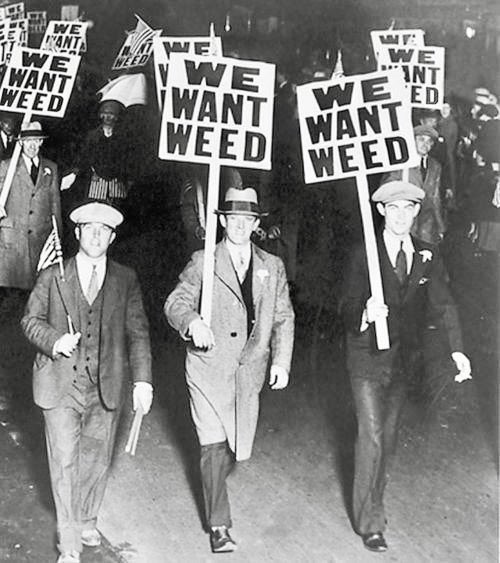 Smokers of the world, unite!