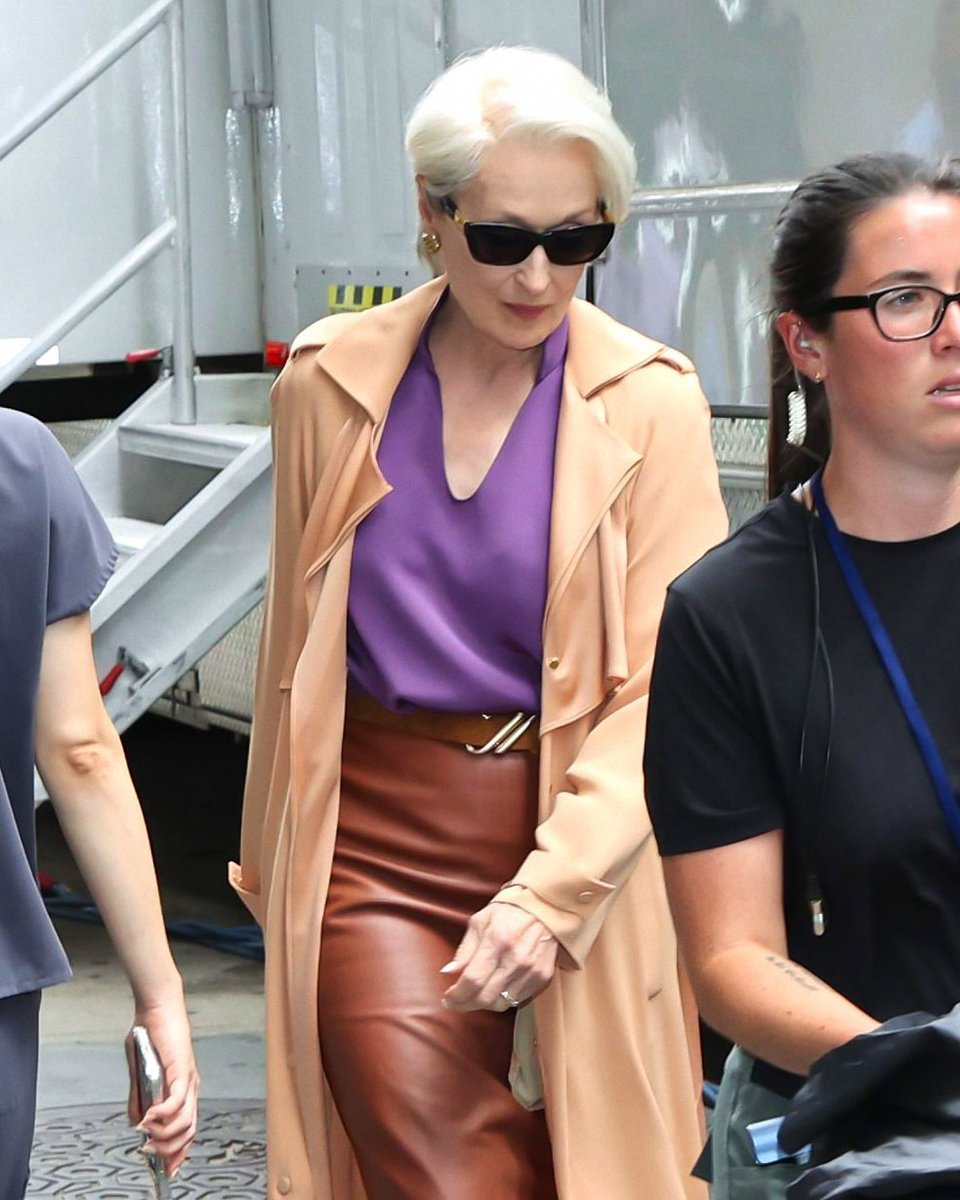 sunflowerhart's tweet image. andrea sachs and miranda priestly in 2025. that's it. that's the tweet.