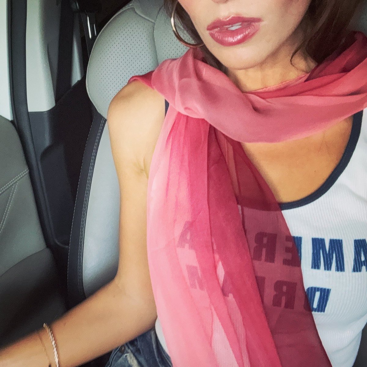 lilykincade's tweet image. I'm going to start wearing more scarfs because they make me feel glamorous!
