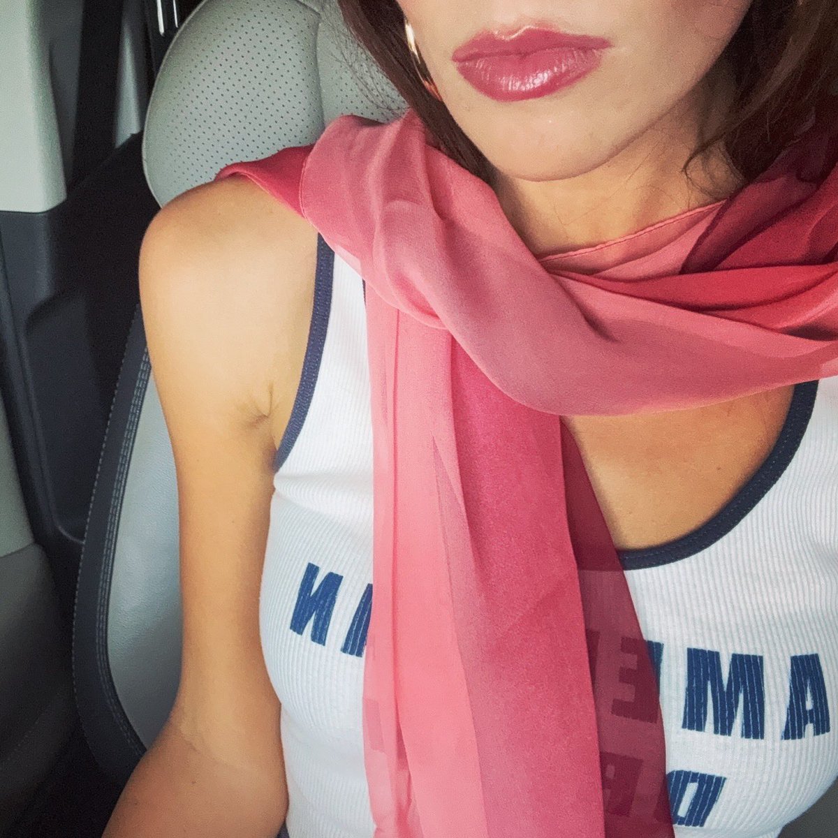 lilykincade's tweet image. I'm going to start wearing more scarfs because they make me feel glamorous!