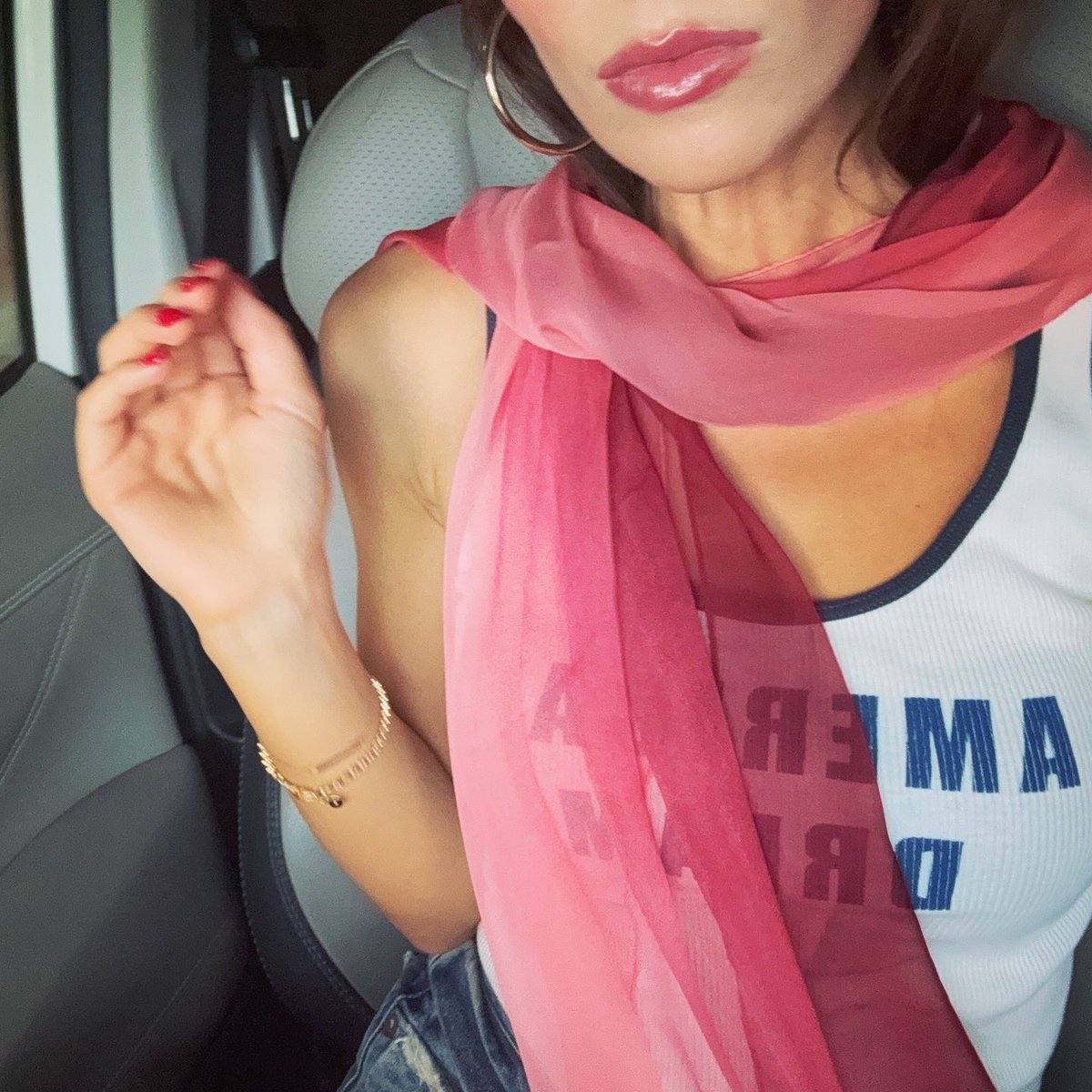 lilykincade's tweet image. I'm going to start wearing more scarfs because they make me feel glamorous!