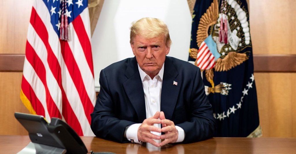 AlertaMundoNews's tweet photo. 🇺🇸 | LO ÚLTIMO: Donald Trump fue informado en mayo por el Departamento de Justicia de que su nombre aparece en los archivos de Epstein, informa el WSJ. https://t.co/aD5nPDNmqM