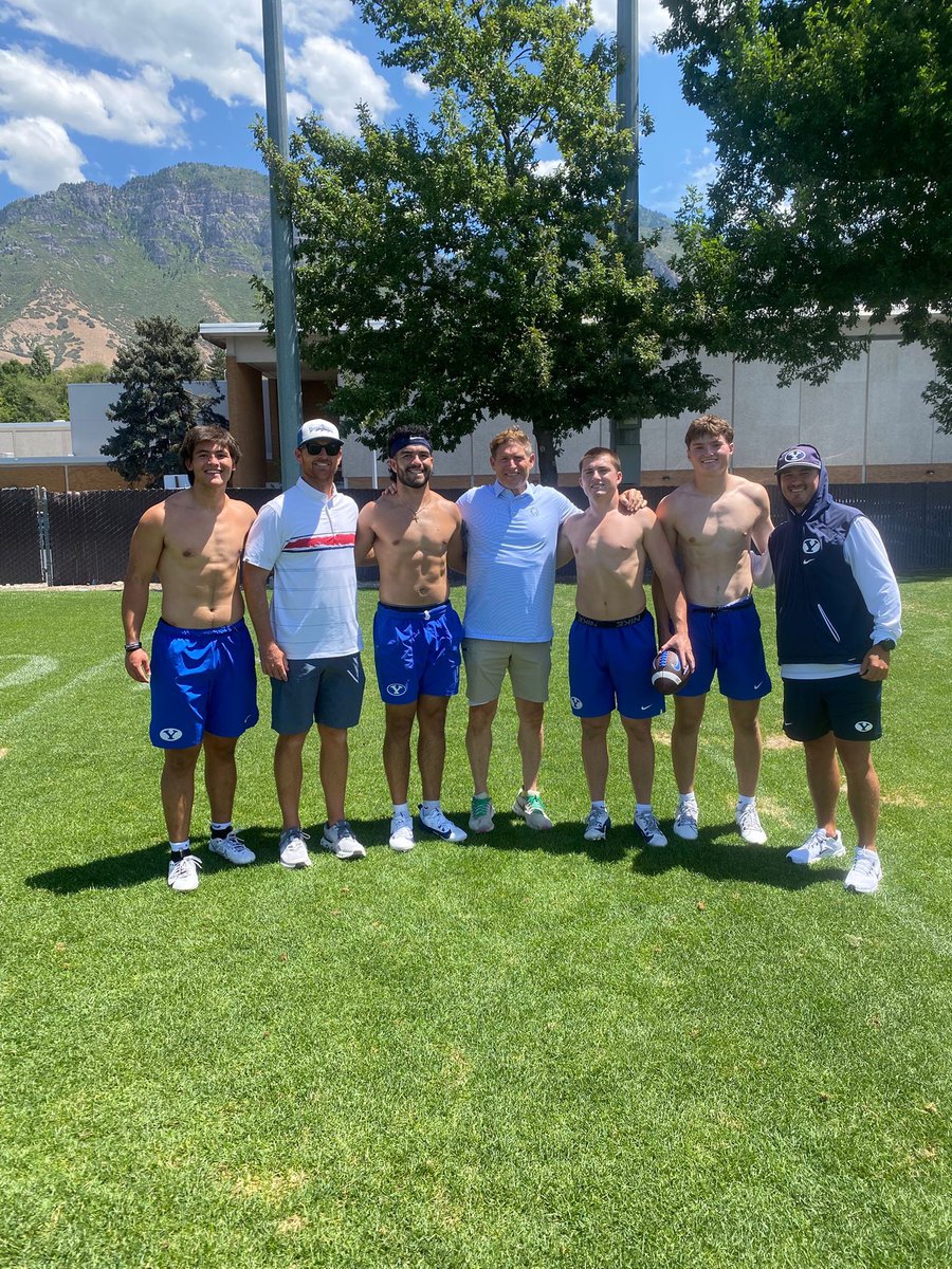 TobyTucson's tweet image. Growing up a 49ers fan watching Steve Young accomplish greatness and now @treysonbourguet is standing next to him on his journey @BYUfootball.
God is Great 🙏🏼