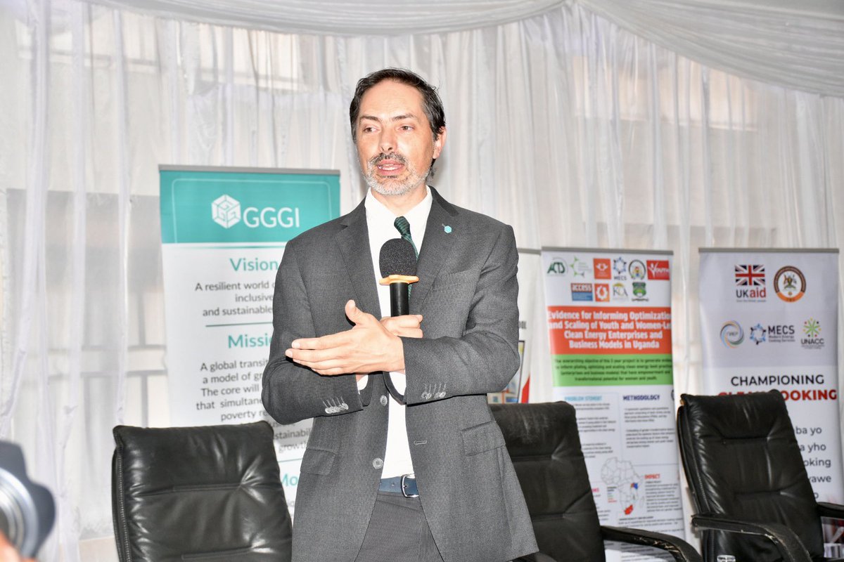 GggiUganda's tweet image. “The work that we do in #climateaction should respond to the real needs of beneficiaries. Our commitment in #GGGI is to continue to visibilize the importance of having a gender lens & that it’s reflected in the work we do." @Pablo_GGGI CR GGGI 🇺🇬🇦🇴🇿🇲 at the #research-symposium
