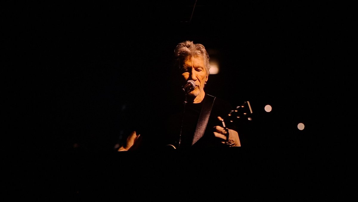 borhesbg's tweet image. Ko voli Pink Floyd, u nedelju u Ada mallu ide još jedna projekcija "Roger Waters - Live from Prague"
Lepo provedenih 2,25h 🎶🎶