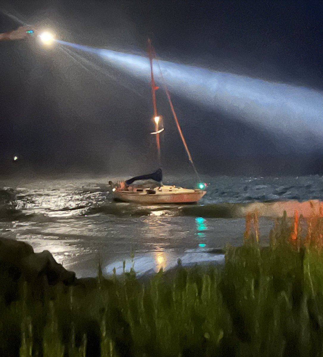 JohnPalminteri's tweet image. Mechanical problems are reported to be the issue that led to this sailboat crashing at Carpinteria State Beach Tuesday night. One person was assisted by the Carpinteria-Summerland Fire water rescue crew, and the U.S. Coast Guard with a helicopter. (Photo: Nancy Lusk)