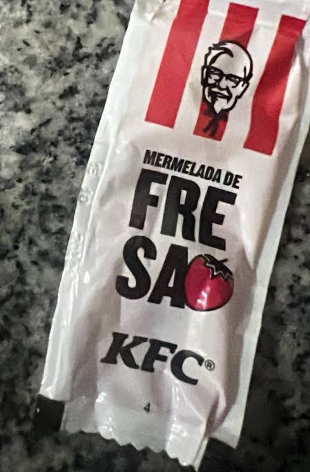 vadhir_draw's tweet image. Dato sobre mi cuando compro KFC suelo comerlo con la mermelada de fresa
