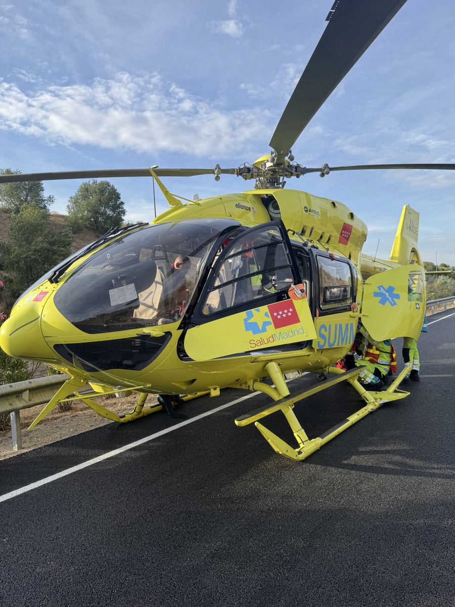 112cmadrid's tweet photo. Atropello a un hombre por una furgoneta en la R-5

📍 Leganés 

#SUMMA112 atiende a la víctima que presenta politraumatismos. Es trasladada  por el helicóptero sanitario al hospital, en estado grave.

Investiga @guardiacivil 
Colabora @policia_leganes y @emergenciasCREM https://t.co/HbdJijdaQ4