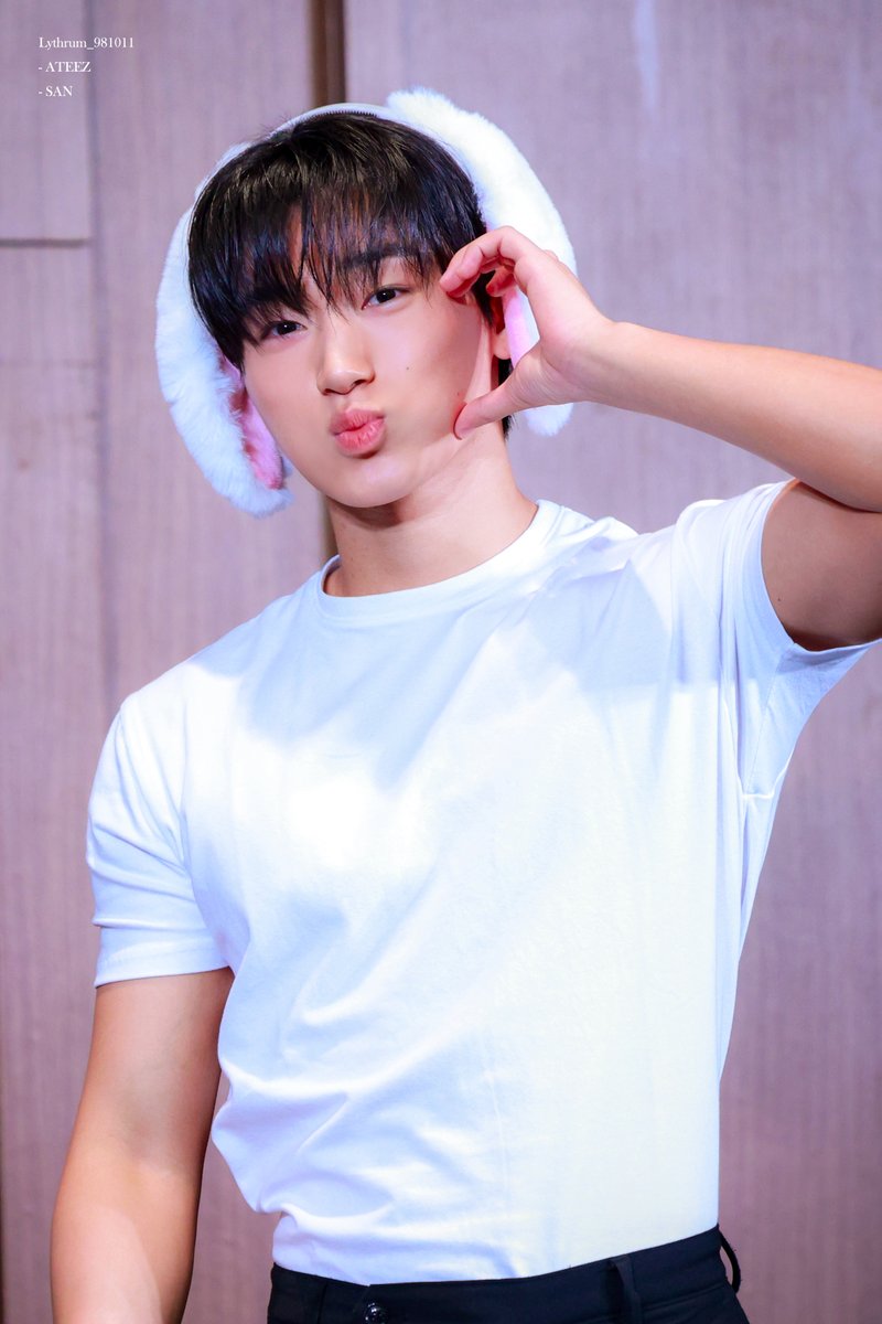 Lythrum_981011's tweet image. 250621🧊

😗

#에이티즈 #ATEEZ 
#산 #최산 #SAN