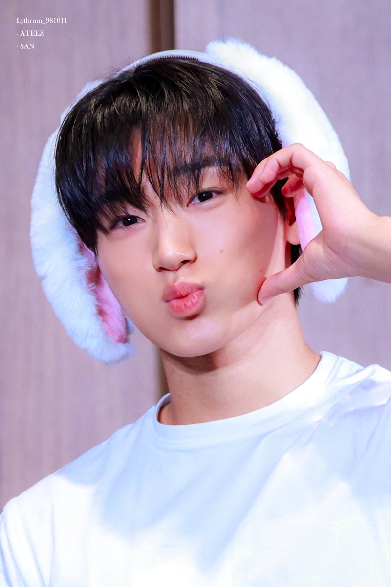 Lythrum_981011's tweet image. 250621🧊

😗

#에이티즈 #ATEEZ 
#산 #최산 #SAN