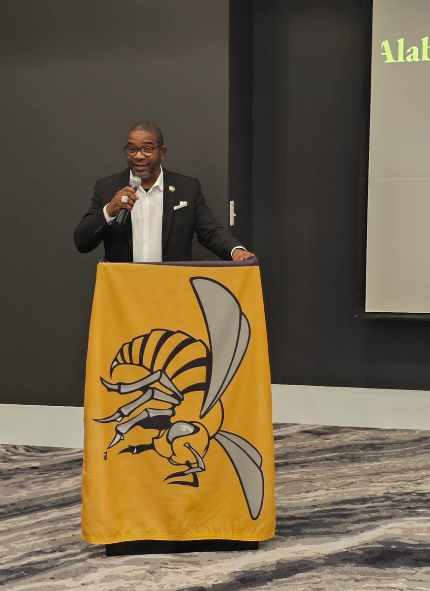 BamaStateSports's tweet image. ASU DMV Alumni Brunch & Scholarship Fundraiser!
ASU's Cyrus Russ, Deputy Director, led the day off by giving a state of Bama State Athletics.
Coach Ritchie Beene brought an awesome word as the keynote speaker for the event.