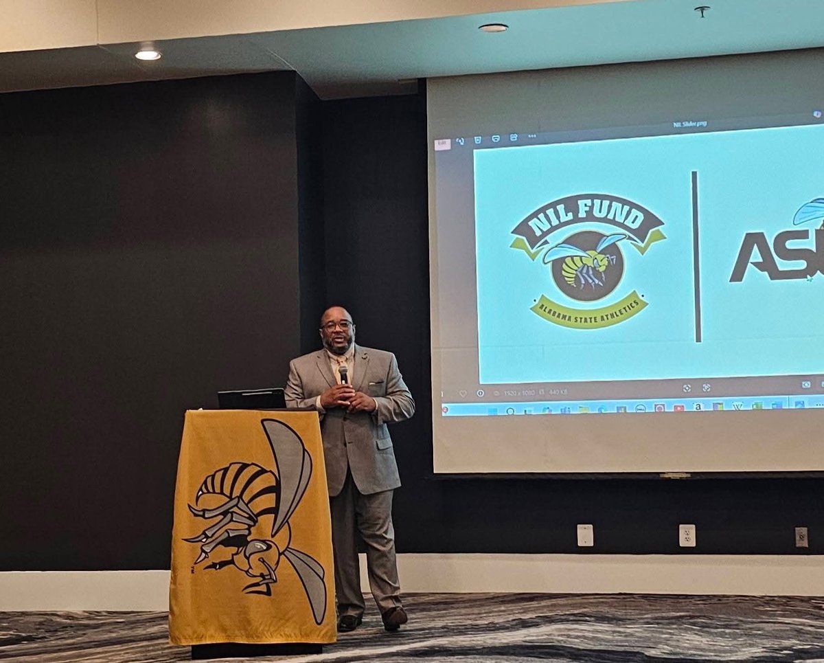 BamaStateSports's tweet image. ASU DMV Alumni Brunch & Scholarship Fundraiser!
ASU's Cyrus Russ, Deputy Director, led the day off by giving a state of Bama State Athletics.
Coach Ritchie Beene brought an awesome word as the keynote speaker for the event.