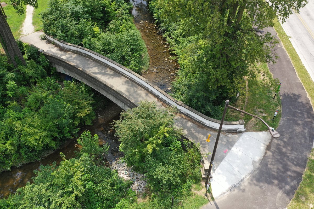 IndyDPW's tweet image. Indy just got brighter...literally ✨ The new $7.2M stretch of Pogue's Run Trail glows in the dark and runs through Spades Park and Brookside. It won a 2025 ACEC Merit Award and is perfect for a walk, run, or ride any time of day 🌞🌙