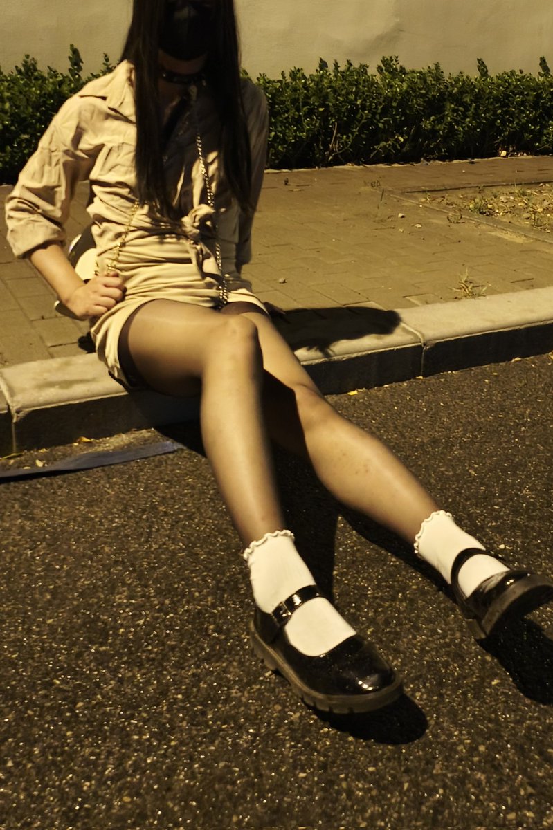 下雨天出门喽，嗨丝白袜小皮鞋，和小姐妹一起散步
<a href="/jyd7788/">精欲爹💜</a> <a href="/jyd52018/">每日展示赛（第三性）</a> <a href="/luchu888/">在人前羞耻的露出裸体💋</a>
#男娘雌堕 #男娘露出 #露出
#户外露出任务 #女装