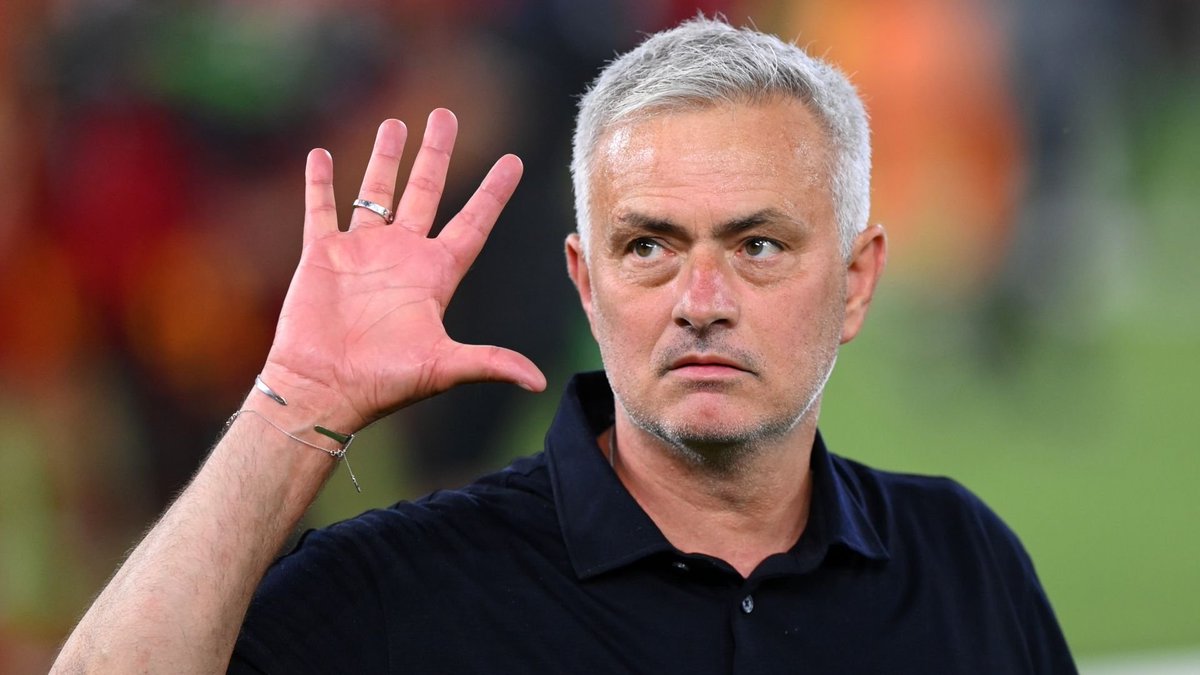 SportsCubuklu's tweet image. 5 sağlam transfer lazım Jose Mourinho'ya. Ligin altını üstüne getirir.