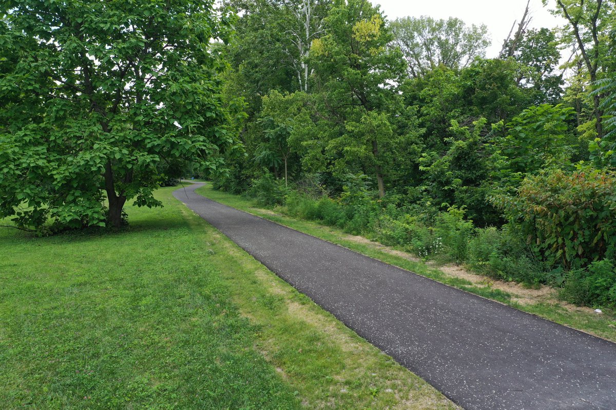 IndyDPW's tweet image. Indy just got brighter...literally ✨ The new $7.2M stretch of Pogue's Run Trail glows in the dark and runs through Spades Park and Brookside. It won a 2025 ACEC Merit Award and is perfect for a walk, run, or ride any time of day 🌞🌙