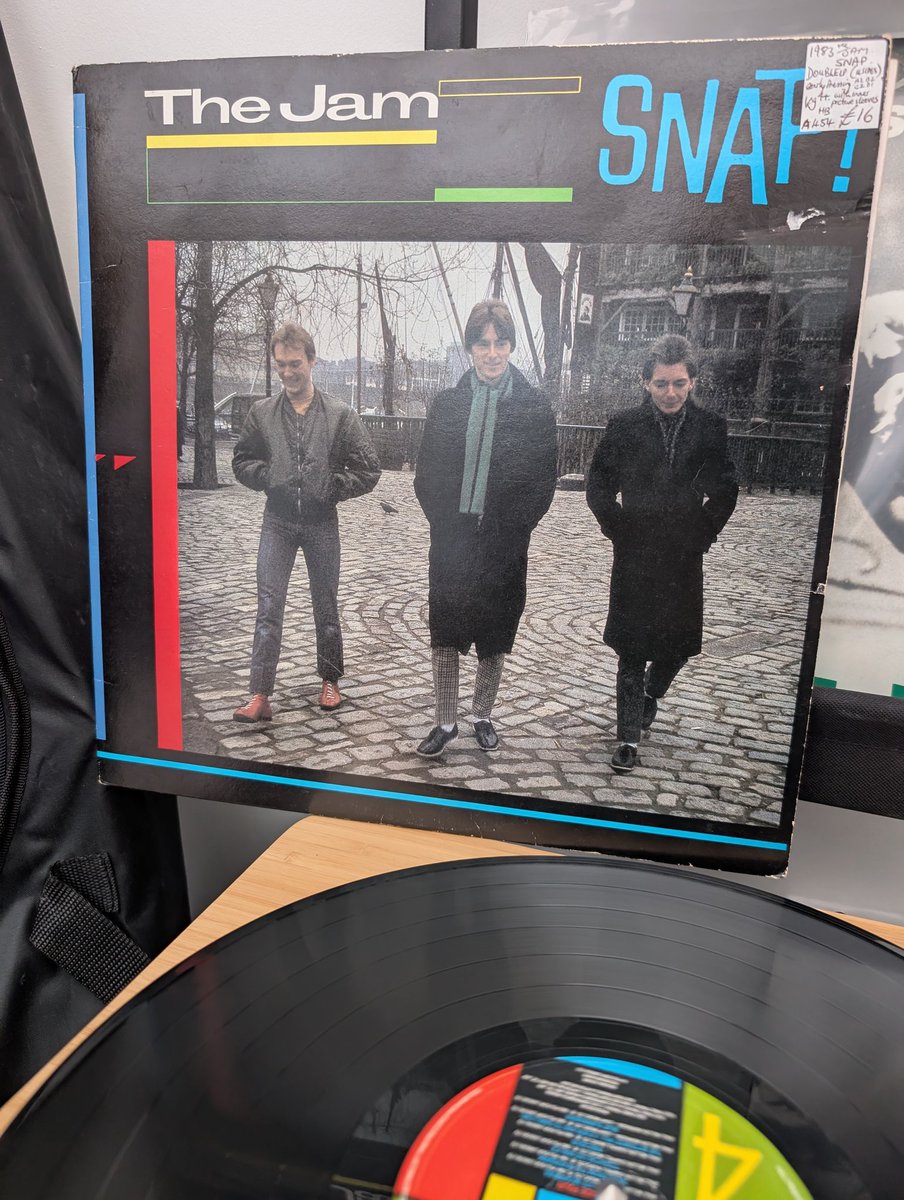 dazphillips74's tweet image. 1000 album challenge 🎧
#626
Snap by @thejam
Never been a fan preferred Weller solo. This converted me. Loved the early stuff.
Fav: In the city & A bomb in wardour street
#1000albums
#TheJam
#vinylrecords