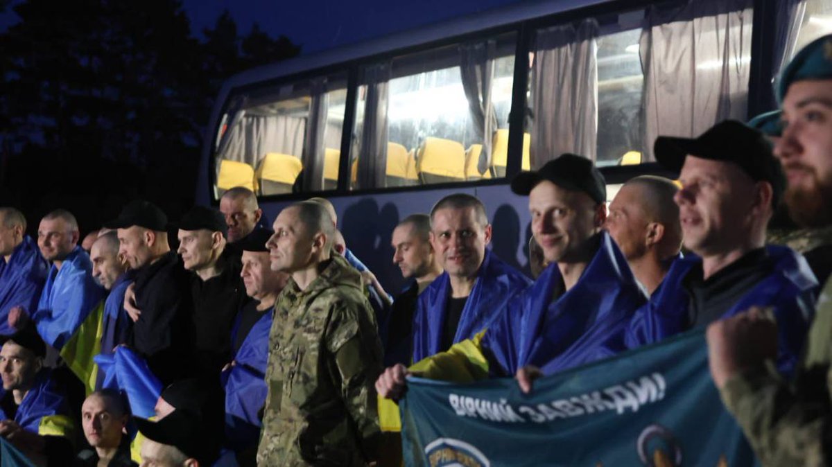 mhmck's tweet image. There was a prisoner exchange on the russian invasion battlefront: 200 for 200.
All of the Ukrainian POWs had been subjected to torture or to cruel, degrading treatment.
All of the russian POWS were treated according to international humanitarian law.
